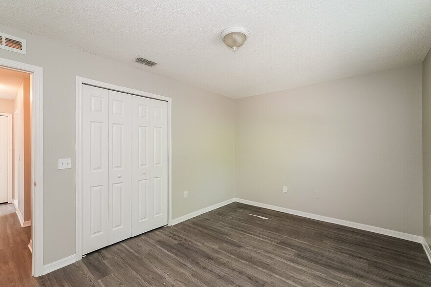 Building Photo - 5511 Ashland Dr