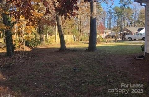 Building Photo - 1020 Ashford St