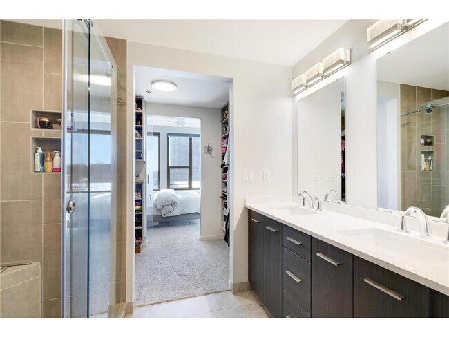 Building Photo - 740 Portland Ave