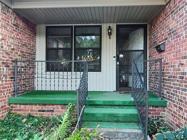 Building Photo - 712 Arthur Dr