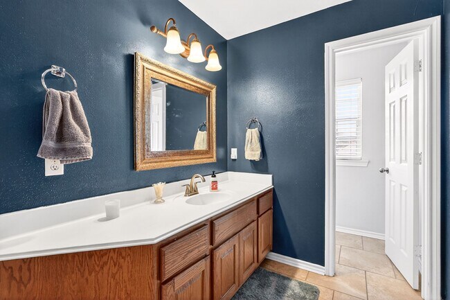 Building Photo - 1308 Roanoke Ct