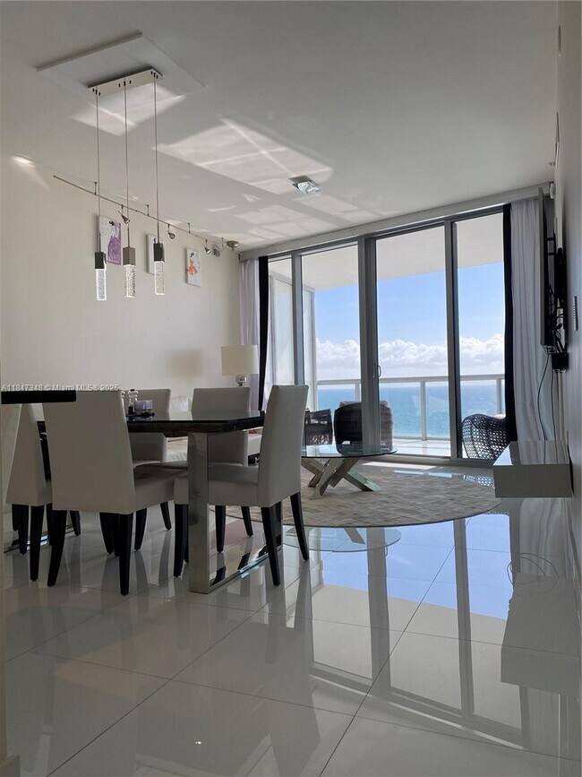 Building Photo - 17121 Collins Ave