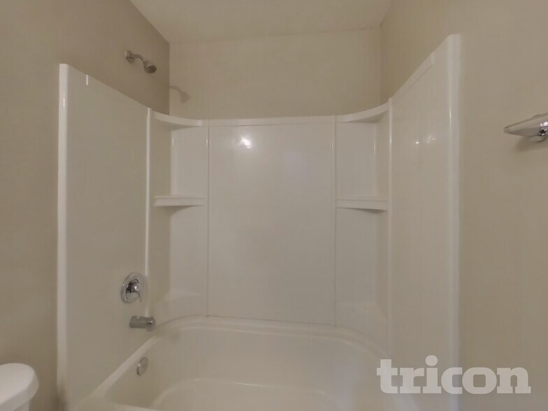 Building Photo - 77013 Birdseye Ct