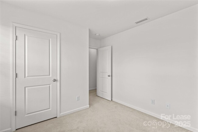Building Photo - 129 Canada Dr