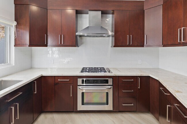 Building Photo - Modern 3 Bedroom Townhouse with Prime Location on Kettner Boulevard in San Diego