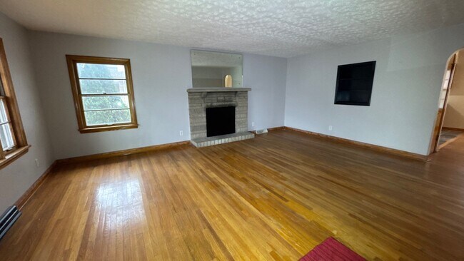 Building Photo - 5908 Ashby Ln