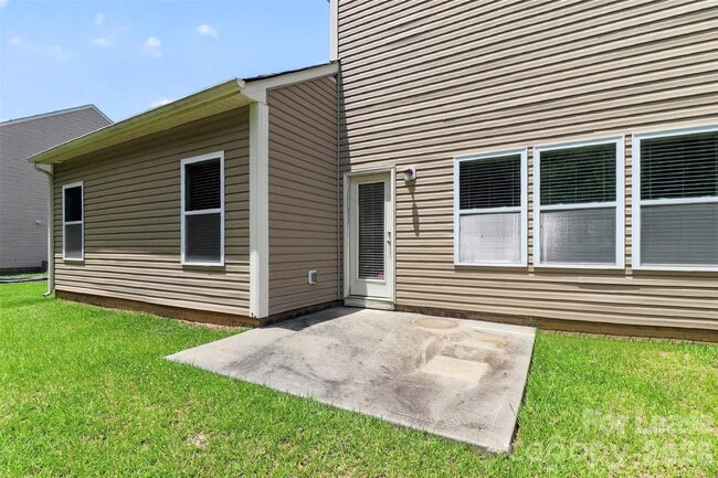 Building Photo - 2038 Eddie Massey Ln