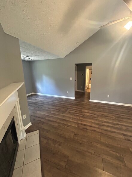 Building Photo - 180 McIntosh Estates Dr