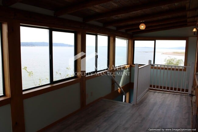 Building Photo - Waterfront Cottage with Views and beach ac...