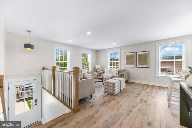 Building Photo - 30 E Broadway