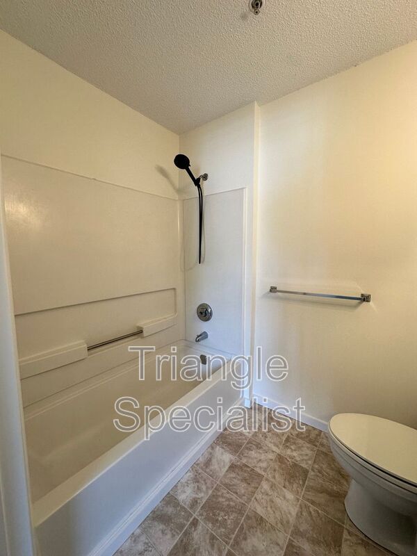 Building Photo - 1420 Collegiate Cir