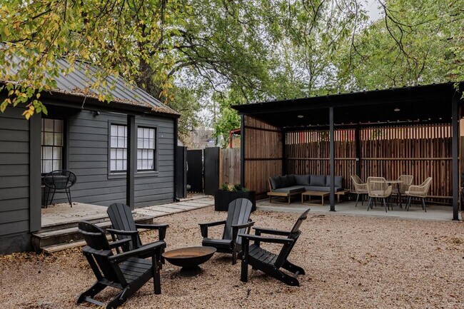 Building Photo - 1404 Eva St