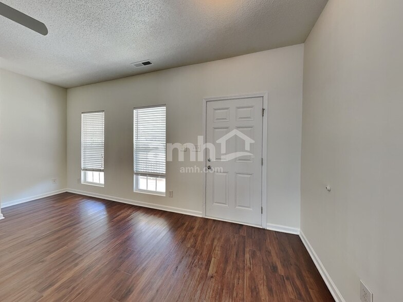 Building Photo - 539 Rockbridge Dr