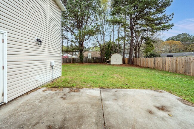 Building Photo - 5 Bedroom 2.5 Bath Home in St. James Estates - Goose Creek