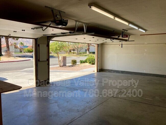 Building Photo - 40120 Sagewood Dr