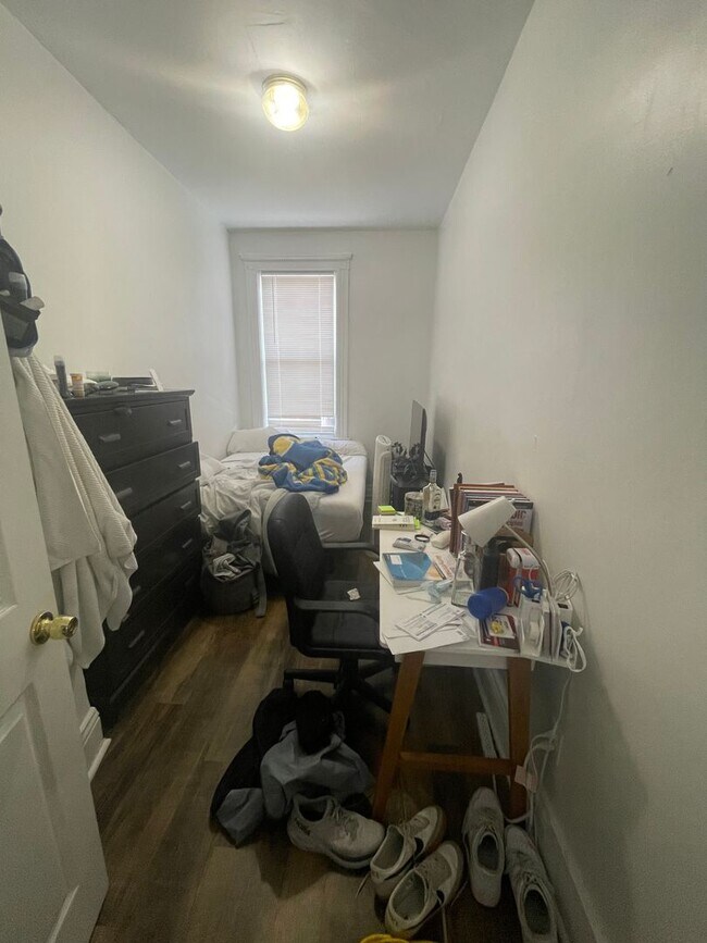 Building Photo - 27 Welsford St