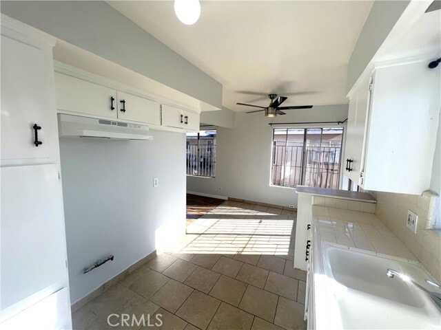 Building Photo - 620 W 82nd St