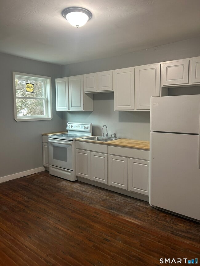 Building Photo - 162 Pinney Hill Rd