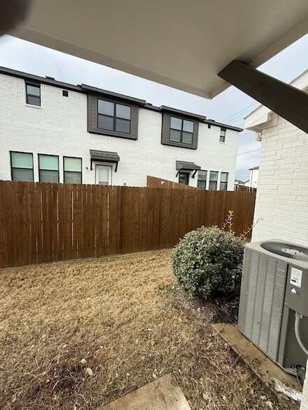 Building Photo - 1108 Bowie Dr