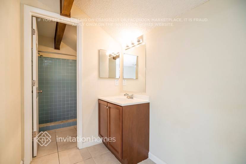 Building Photo - 1074 Windsong Cir