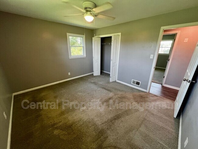 Building Photo - 104 Madison Cir