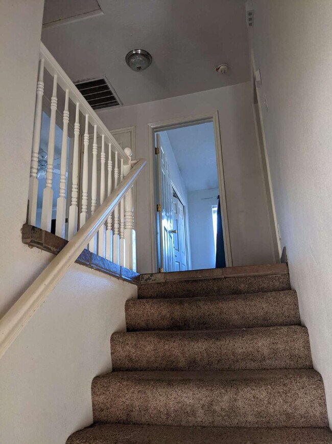 Building Photo - 3-Bed Townhouse in Saint George with Spacious 1400 Sq Ft Layout "