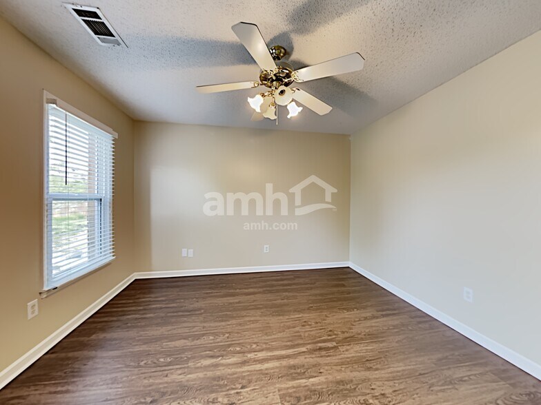 Building Photo - 6857 Briarfield Ln