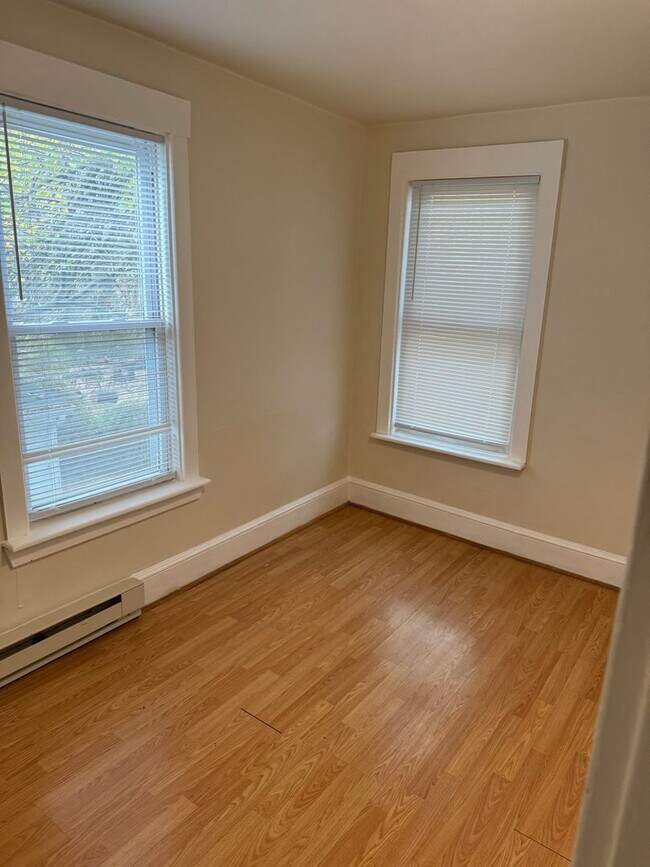 Building Photo - 705 Forest Dr