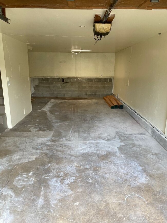 Building Photo - HSM01 ~ 1555/1565 Copping Street