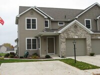 Building Photo - Beautiful Executive 3 Bedroom Condo!