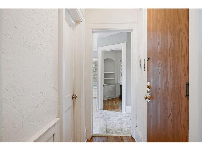 Building Photo - 1913 Emerson Ave S