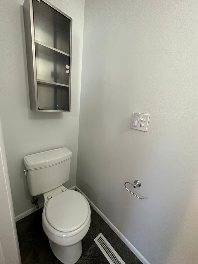 Building Photo - South Boulder Gem: 3 Bed, 2 Bath with Stunning Flatiron Views & Hardwood Flooring throughout!