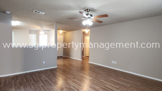 Building Photo - 8005 Mosstree Dr