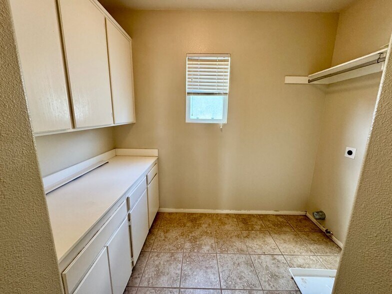 Building Photo - 3906 Rill Ct