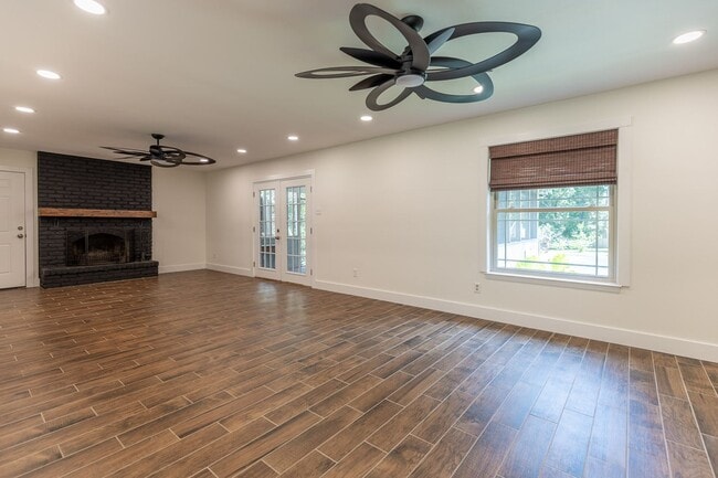 Building Photo - 10736 Pecan Dr