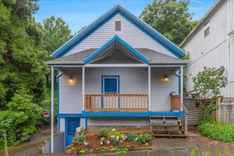 Building Photo - Newly Renovated + Sunny & Bright, 2 Bedroo...