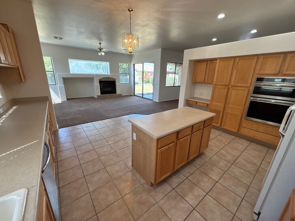 Building Photo - 2120 E Flintlock Way