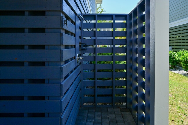 Building Photo - 1013 Marsh Vw Dr