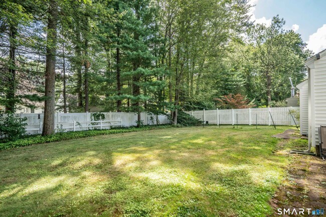 Building Photo - 25 Greensview Dr