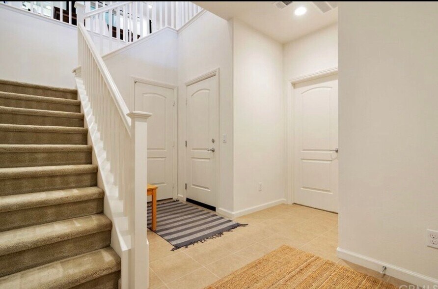 Building Photo - 174 Jaripol Cir
