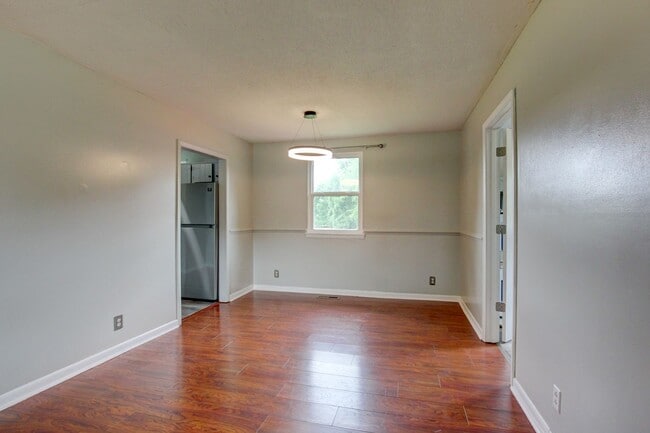 Building Photo - 729 Welsey Dr
