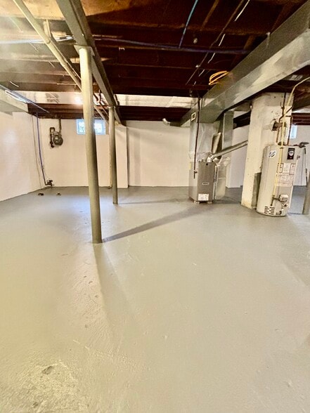 Building Photo - 3327 Alpine Dr