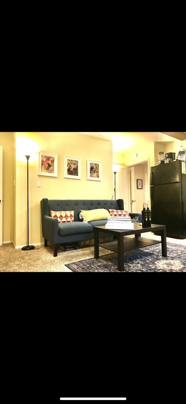 Primary Photo - bedroom in West Hollywood CA 90046