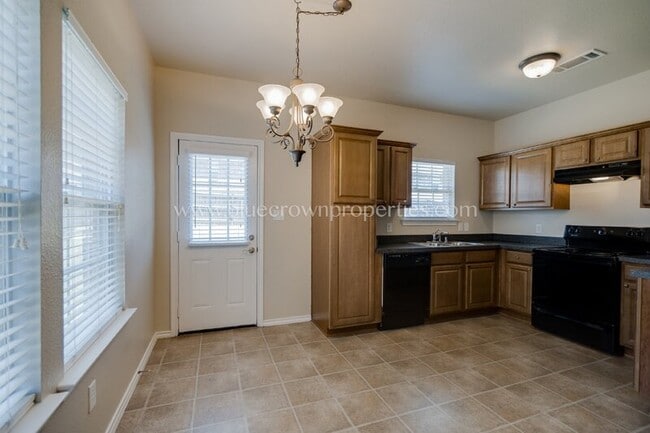 Building Photo - 706 Parkplace Ridge