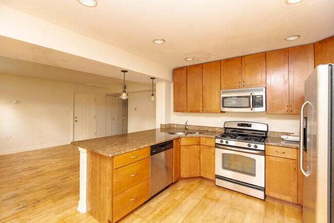 Building Photo - 6301 N Francisco Ave
