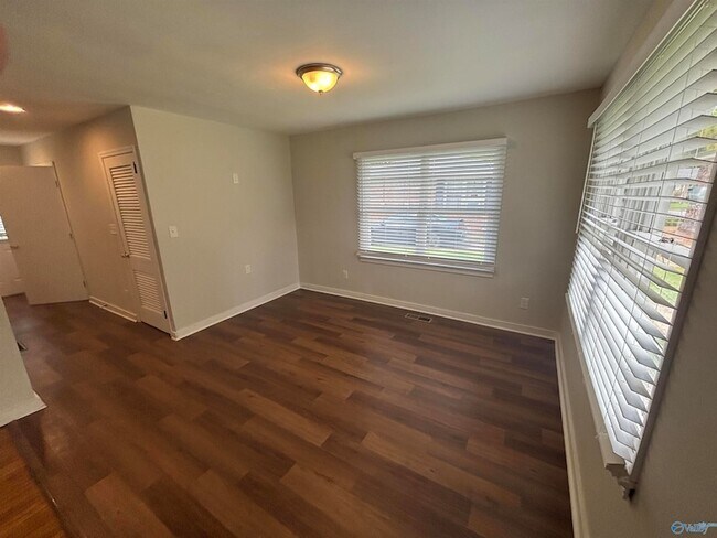 Building Photo - 312 Orange Cir
