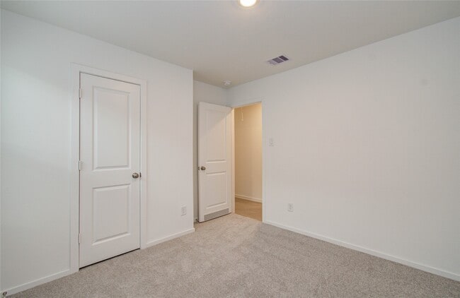 Building Photo - 25364 Carnation Ct