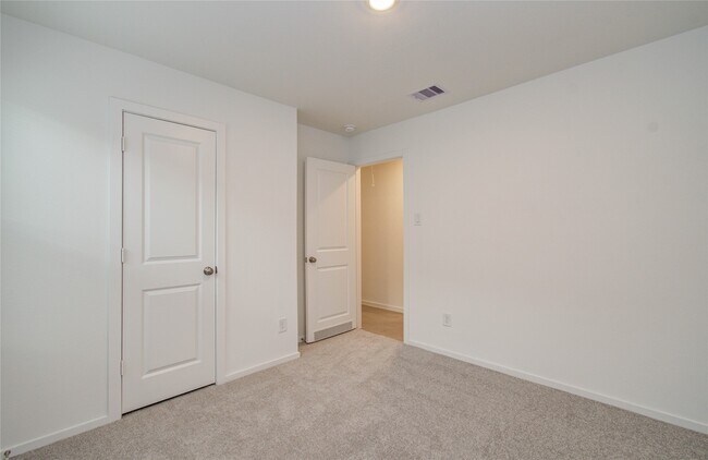 Building Photo - 25364 Carnation Ct
