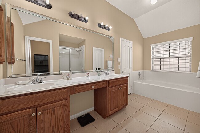 Building Photo - 6518 Palo Duro Dr
