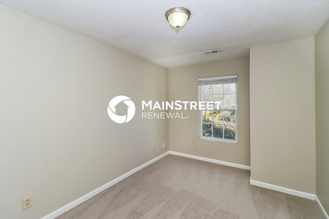 Building Photo - 4 Bedroom Pet-Friendly Home in Charlotte, NC with Main Street Renewal